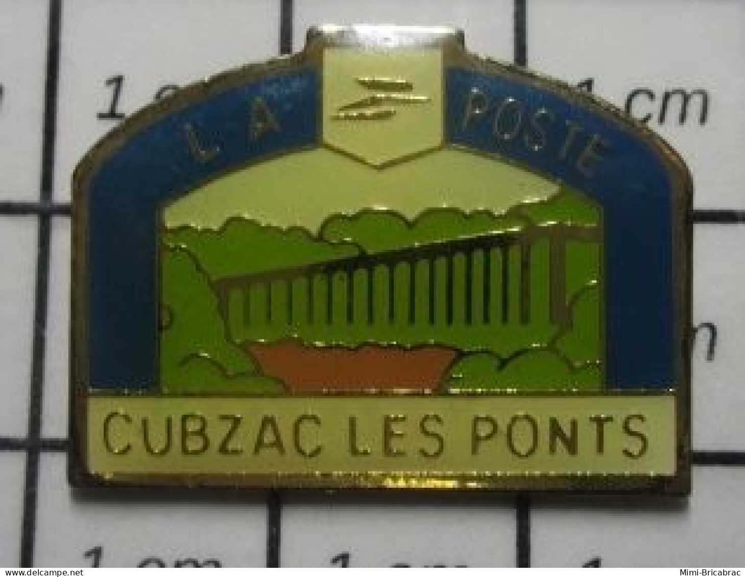 1618B Pin's Pins / Beau Et Rare / POSTES / LA POSTE CUBZAC LES PONTS - Correo