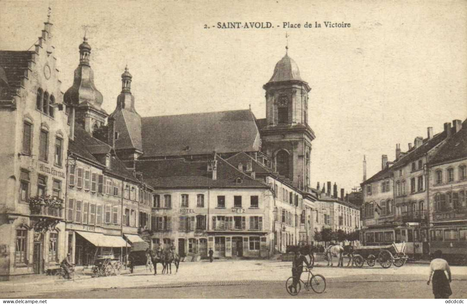 SAINT AVOLD  Place De La Victoire Animée Commerces Attelages Tramway RV - Saint-Avold