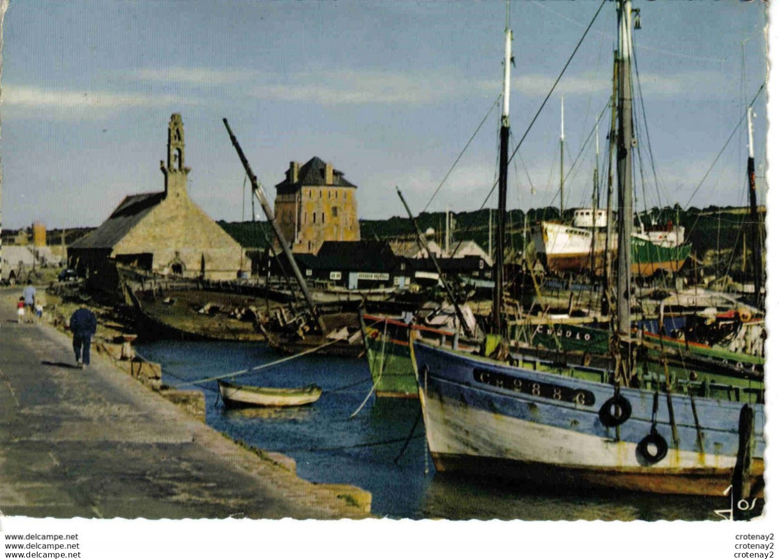 29 CAMARET Sur MER N°934 Chapelle ND De Rocamadour Château De Vauban Sur Le Sillon Bateaux De Pêche VOIR Flamme En 1970 - Camaret-sur-Mer