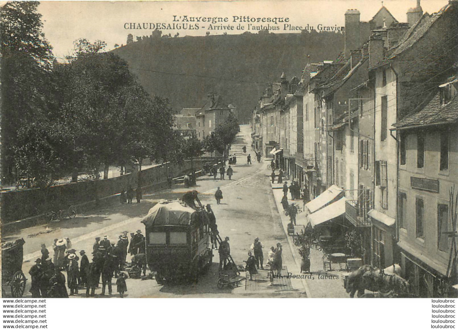 CHAUDESAIGUES ARRIVEE DE L'AUTOBUS PLACE DU GRAVIER - Sonstige & Ohne Zuordnung