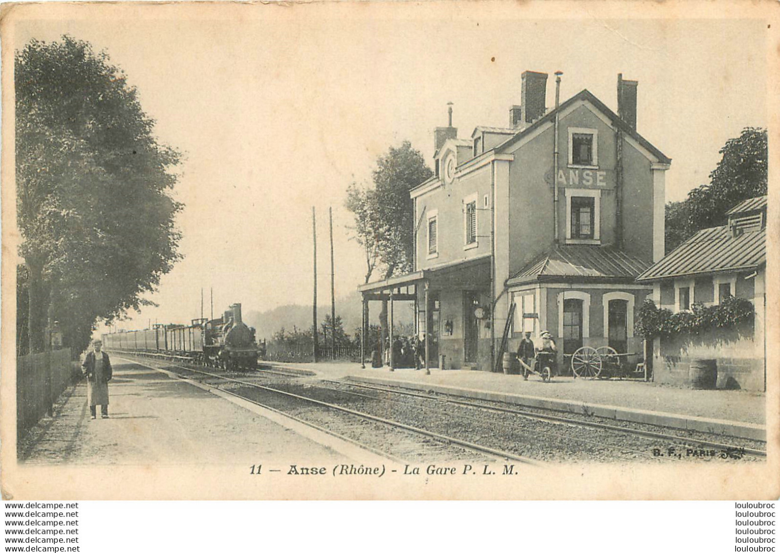 ANSE LA GARE P.L.M. ET TRAIN ENTRANT - Anse