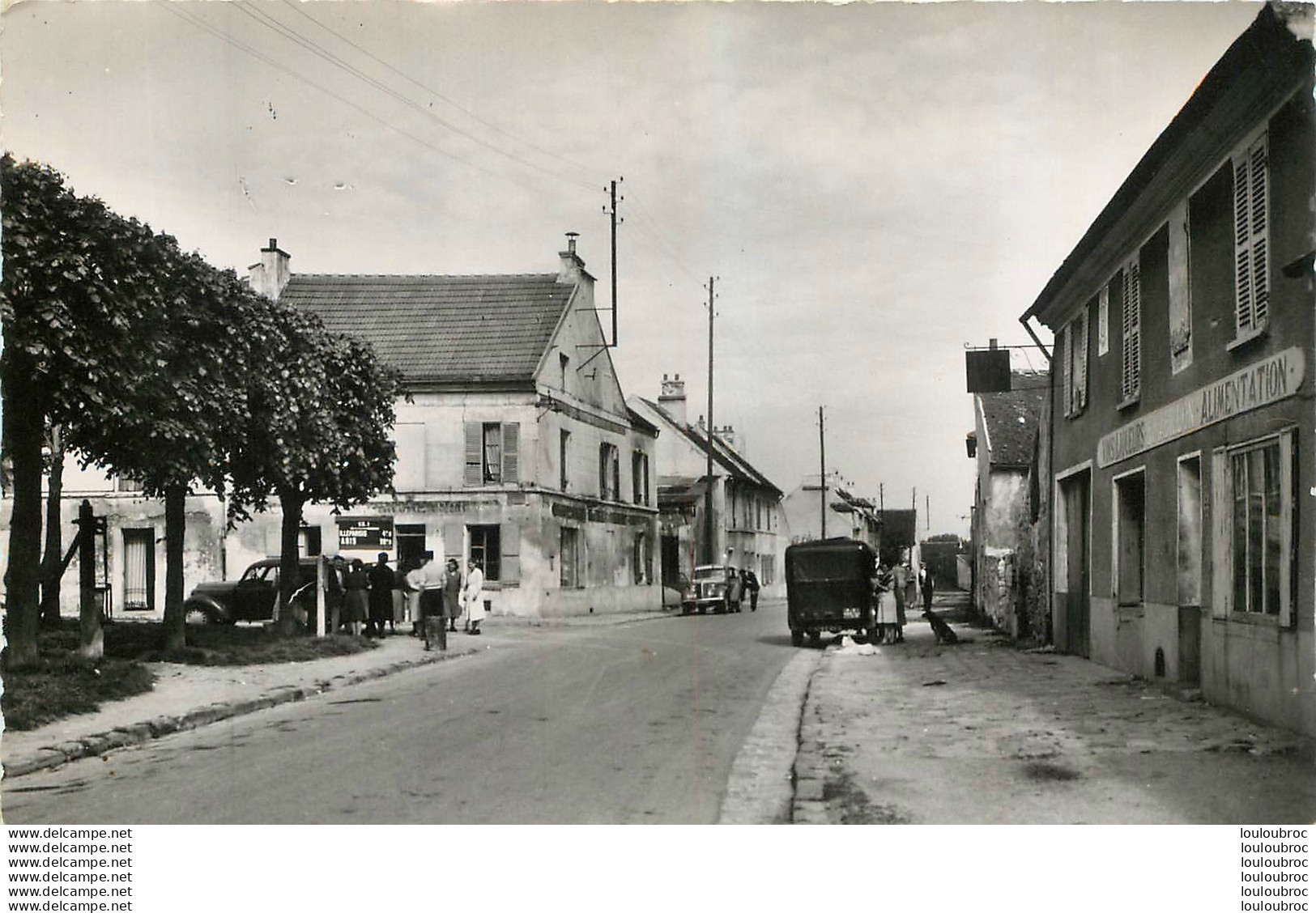 SOUILLY LA PLACE ET VIEILLES AUTOMOBILES - Claye Souilly