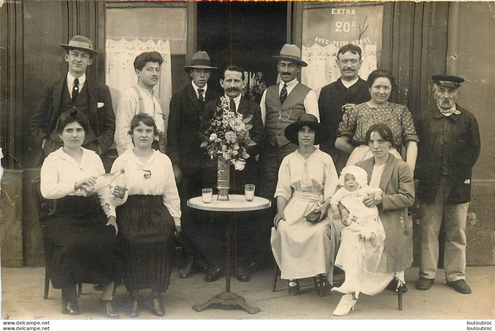 PARIS XXe CARTE PHOTO 20 RUE ORFILA COMMERCE CAFE Le Bougnat Et La Bougnate Devant Le 20 C - Paris (20)