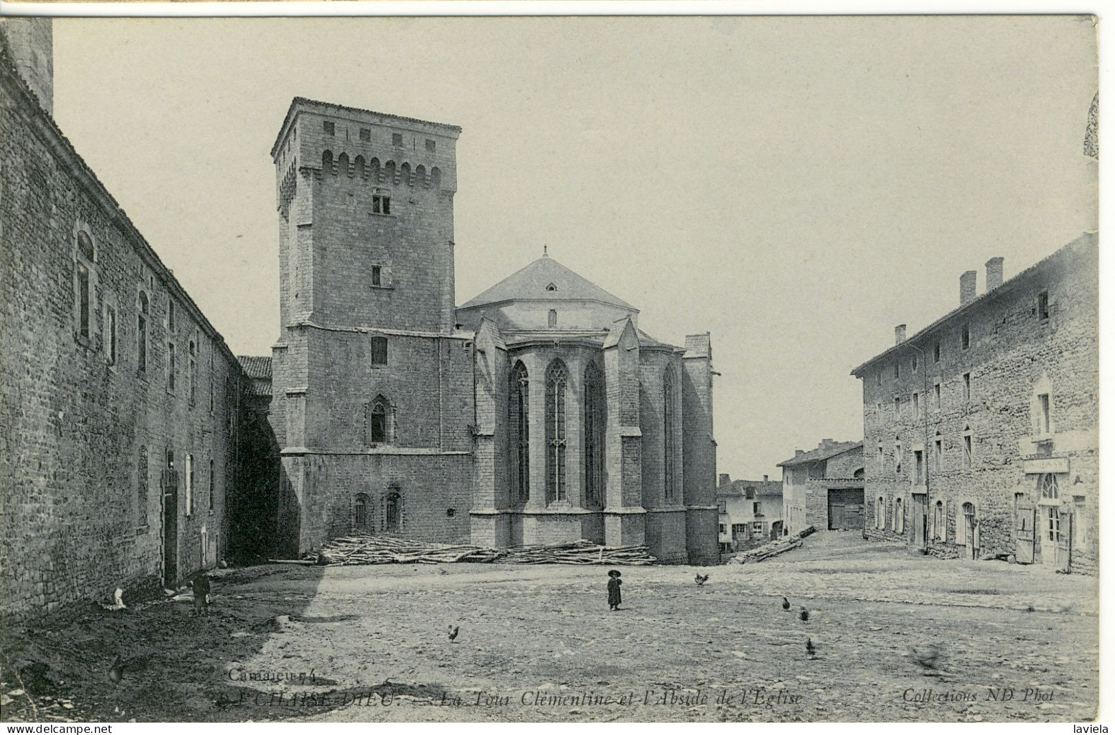 43 LA CHAISE DIEU - La Tour Clémentine Et L'Abside De L'Eglise - La Chaise Dieu