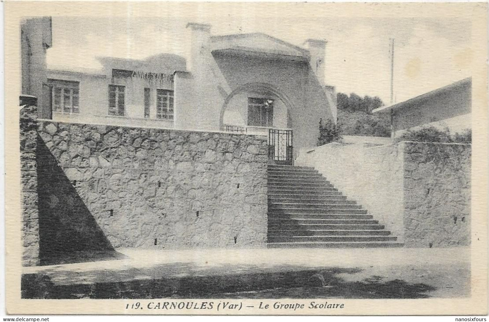 D 83.  CARNOULES.  LE GROUPE SCOLAIRE. CARTE ECRITE - Autres & Non Classés