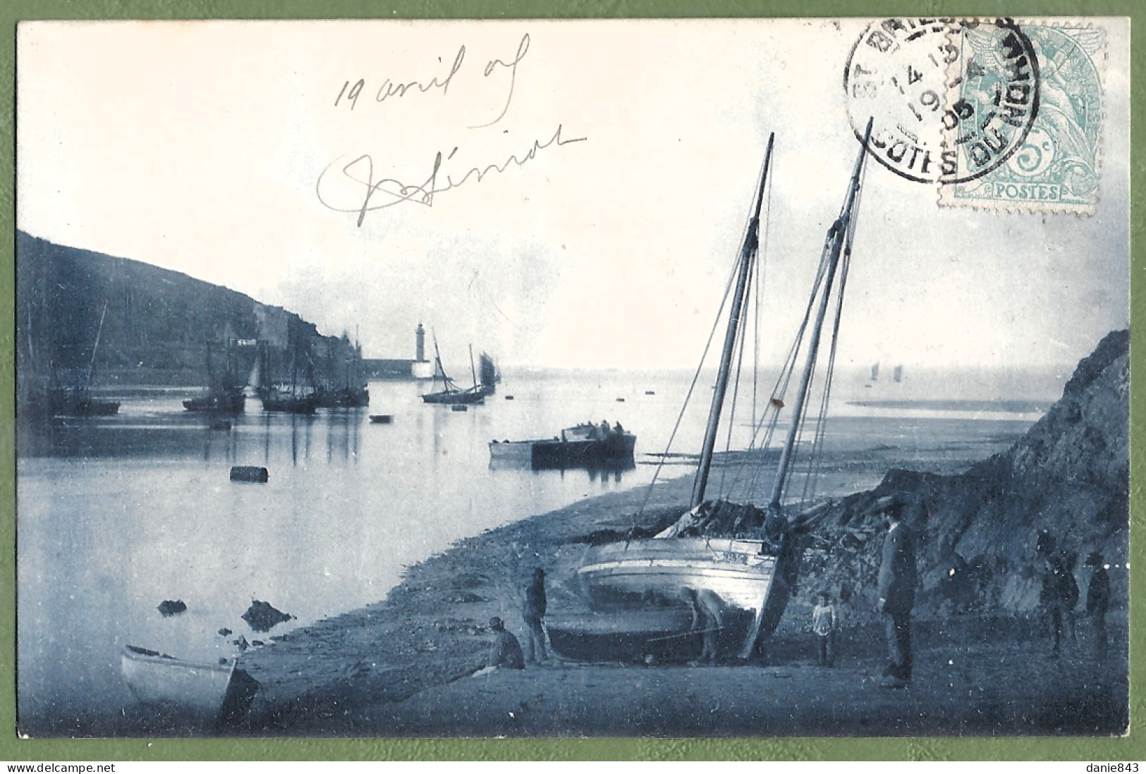 CPA - COTES D'ARMOR - LE LÉGUÉ SAINT BRIEUX -ENTRÉE DU PORT - Animation, Bateau De Pêche échoué Sur La Plage - Saint-Brieuc