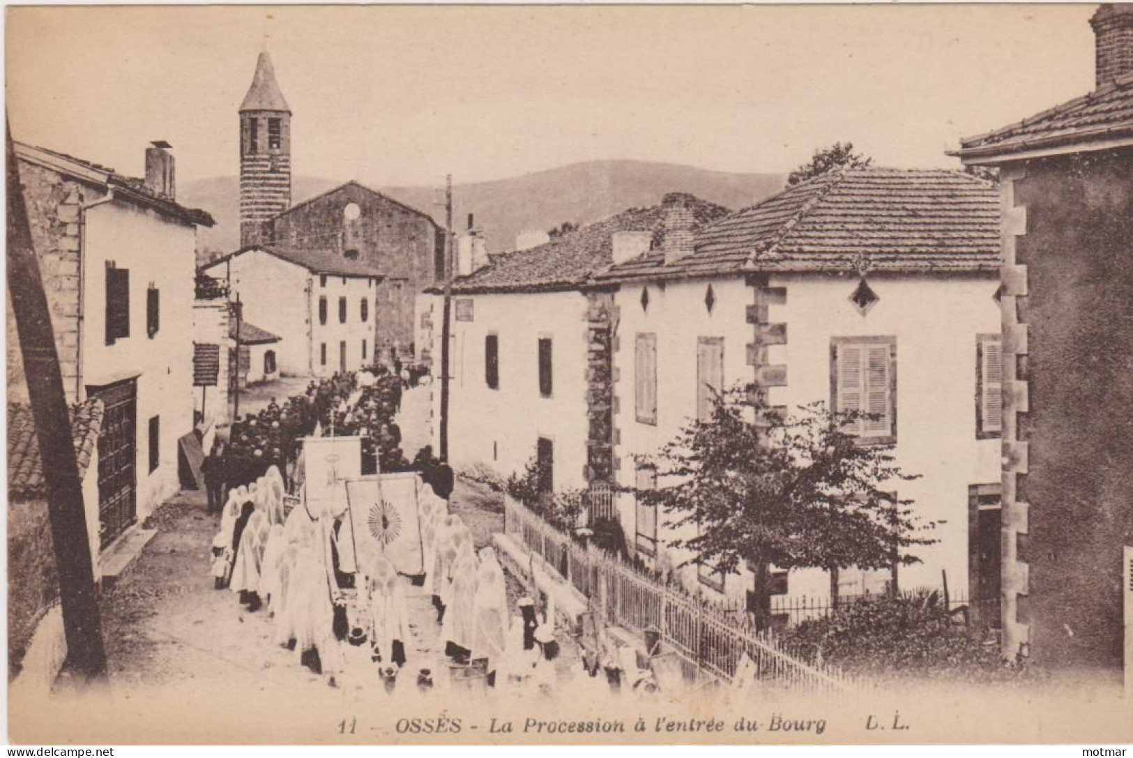 Ossès, La Procession à L'entrée Du Bourg - Bannières - Sonstige & Ohne Zuordnung