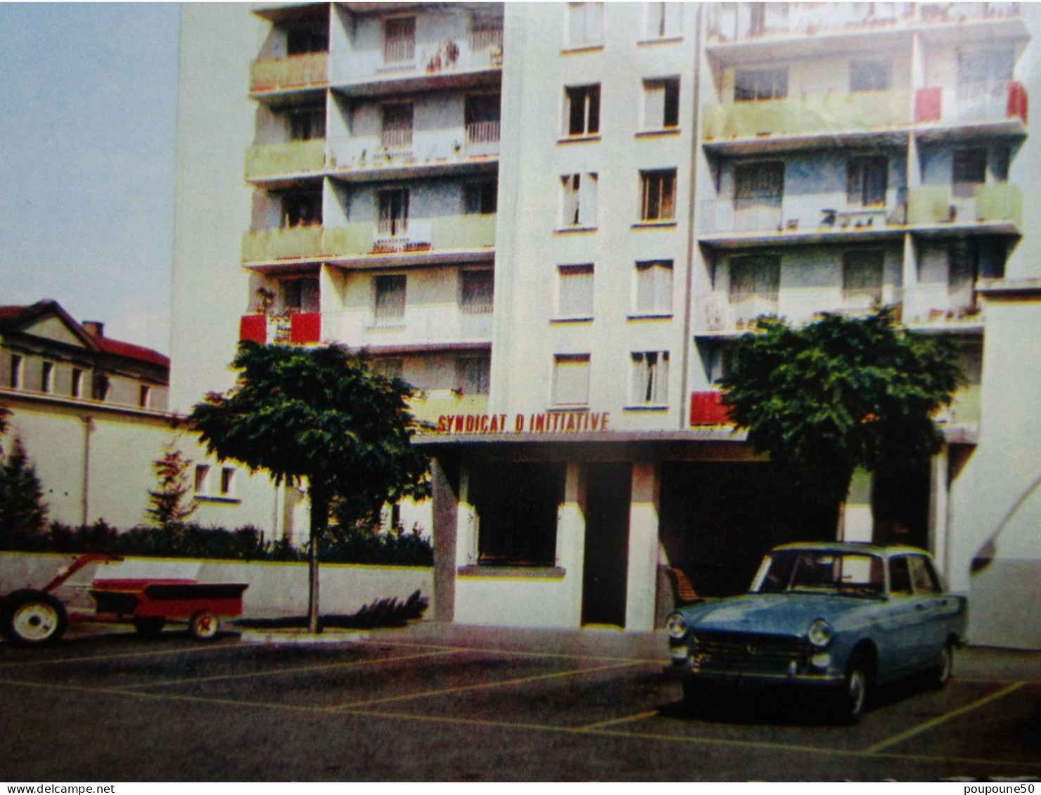 CP 69 Rhône  CONDRIEU - La Résidence Et Le ESSI Syndicat D'Initiative Engin Agricole Et Voiture Peugeot 404 Timbré 1995 - Condrieu