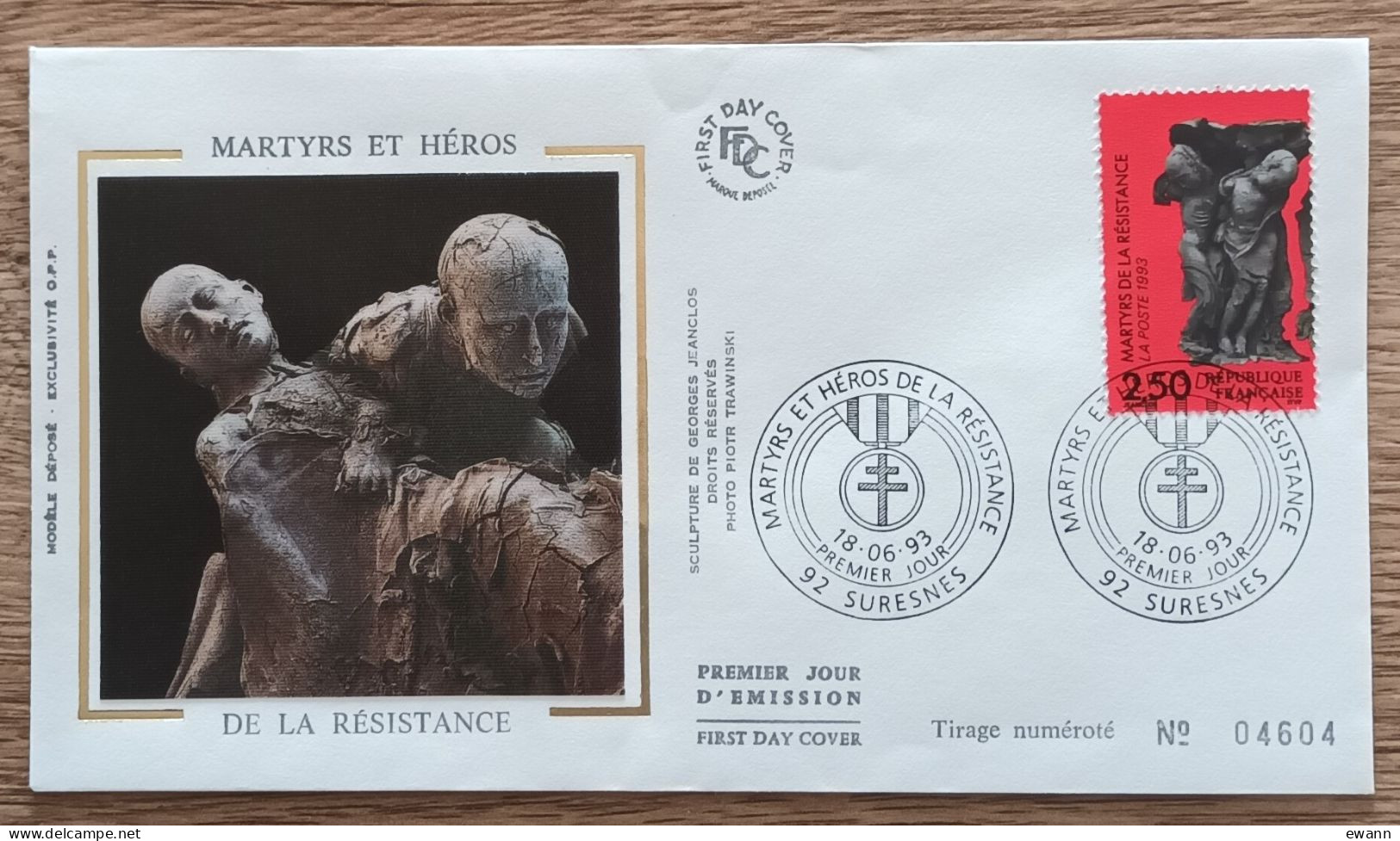 FDC 1993 - YT N°2813 - MARTYRS ET HEROS DE LA RESISTANCE - SURESNES - 1990-1999