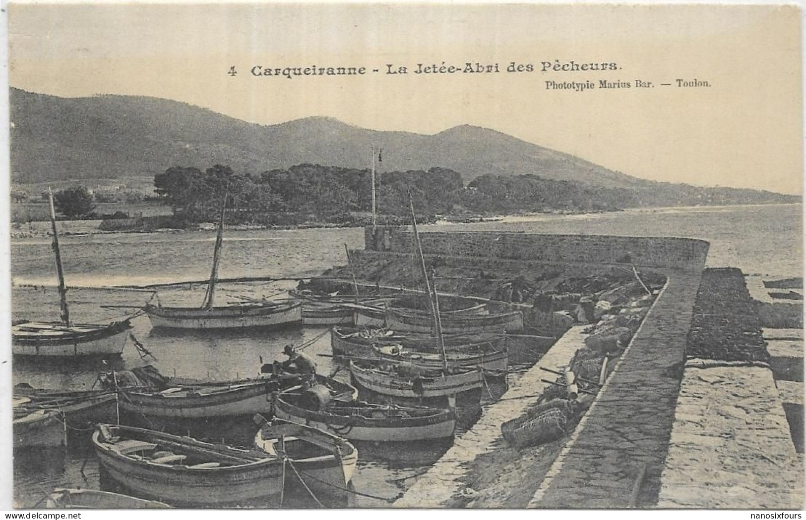 D 83.  CARQUEIRANNE.  LA JETEE ABRI DES PECHEURS.  CARTE ECRITE - Carqueiranne