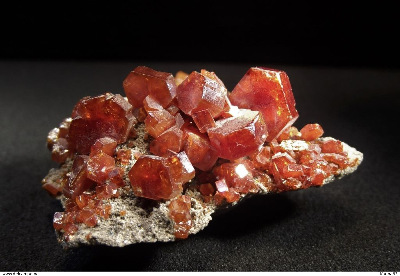 Vanadinite On Matrix ( 4 X 3.5 X 2 Cm ) - Bou Almaden - Morocco - Minéraux