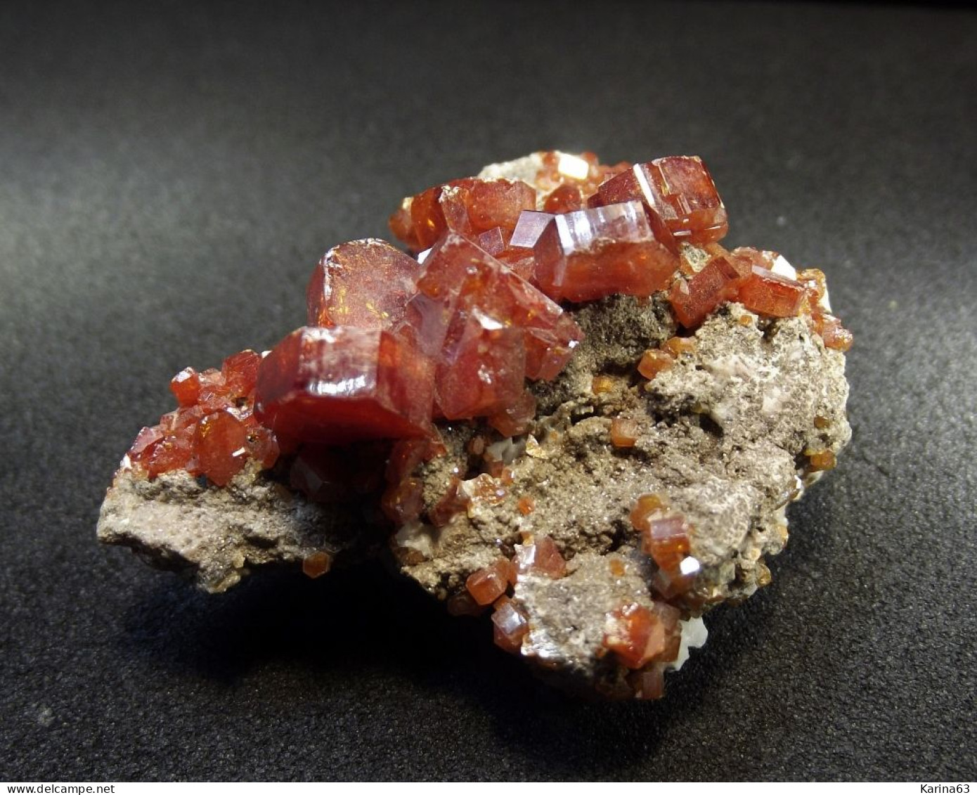 Vanadinite On Matrix ( 4 X 3.5 X 2 Cm ) - Bou Almaden - Morocco - Mineralen