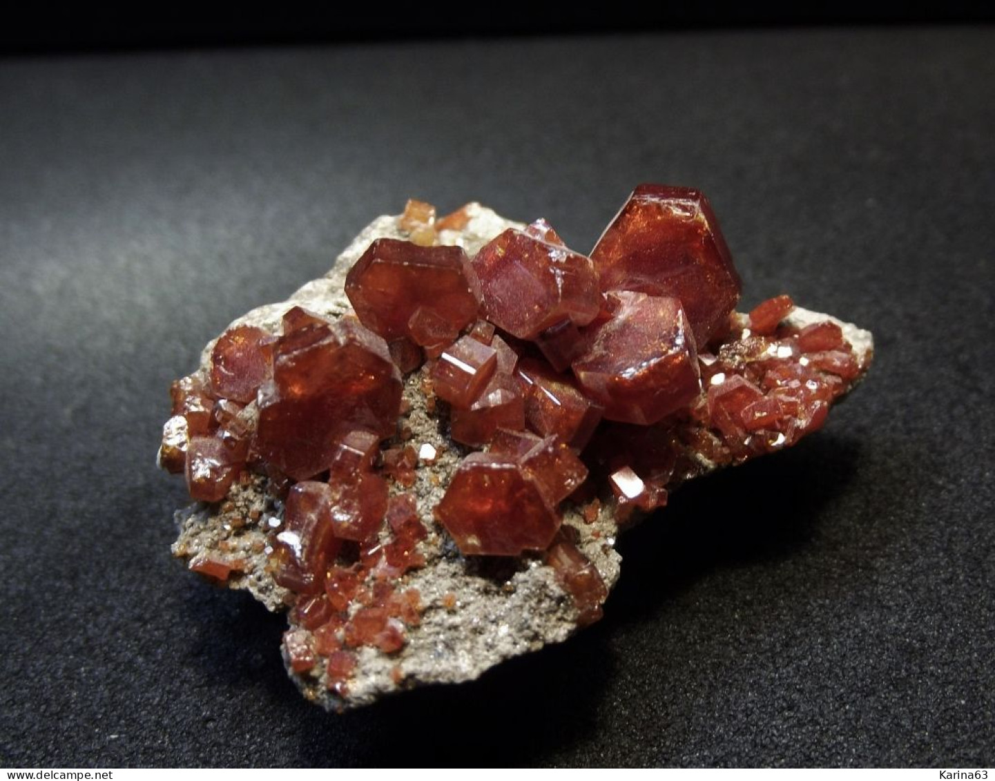 Vanadinite On Matrix ( 4 X 3.5 X 2 Cm ) - Bou Almaden - Morocco - Minéraux