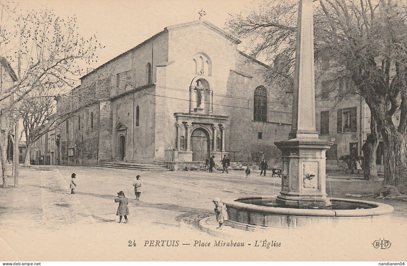 CPA - 84 - Pertuis - Place Mirabeau - Pertuis