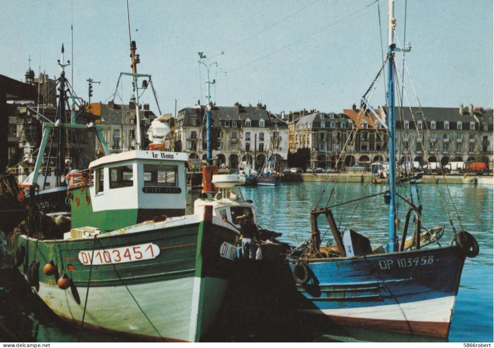 CARTE POSTAL ORIGINALE 10CM/15CM  COULEUR : DIEPPE LES ARCADES ET LE PORT DE PECHE SEINE MARITIME (76) - Dieppe