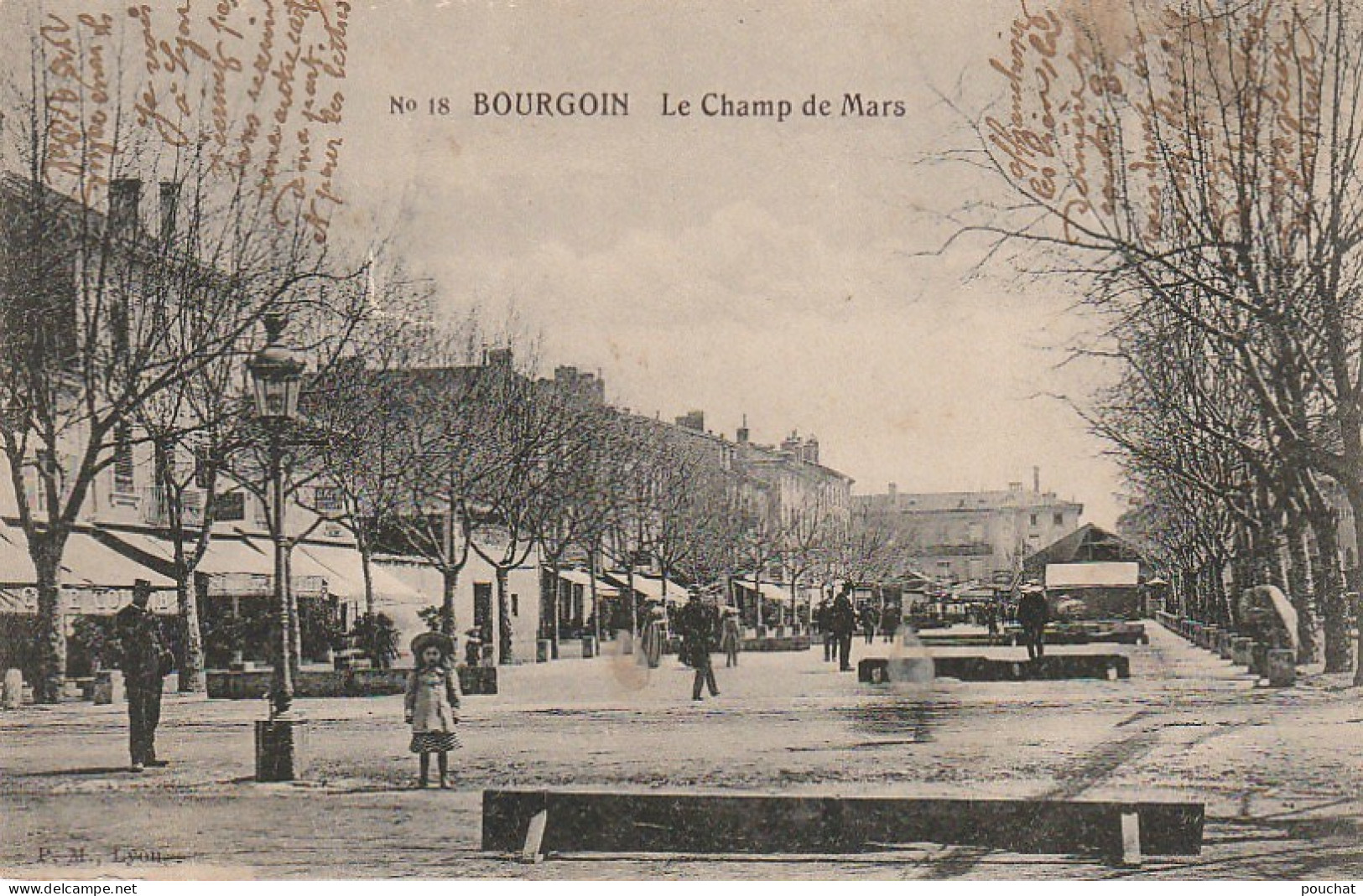 DE 14 -(38) BOURGOIN -  LE CHAMP DE MARS  - ANIMATION -  TIMBRE TAXE DOS  -  2 SCANS - Bourgoin