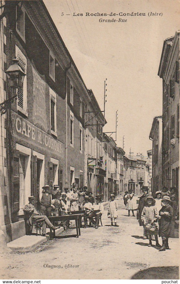 DE 14 -(38) LES ROCHES DE CONDRIEU  - GRANDE RUE - CAFE COROMT , HOTEL - ANIMATION - ENFANTS ET VILLAGEOIS ATTABLES  - Autres & Non Classés