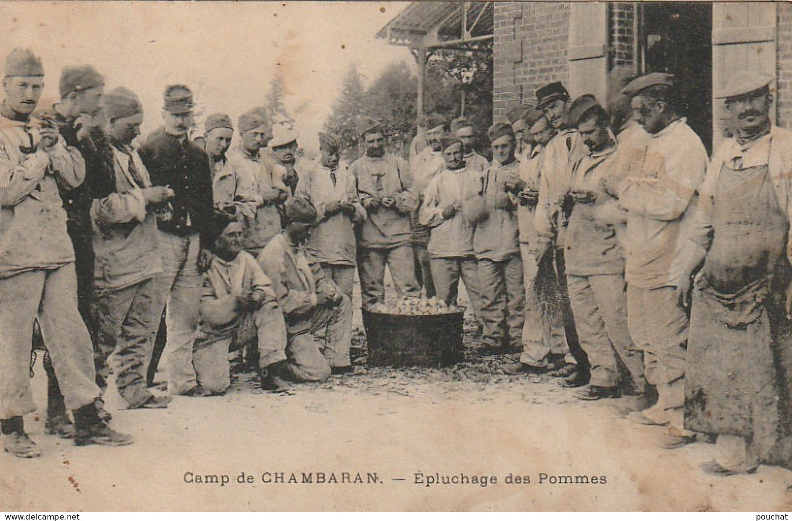 DE 16 -(38) CAMP DE CHAMBARAN - EPLUCHAGE DES POMMES  - SOLDATS   - 2 SCANS - Andere & Zonder Classificatie