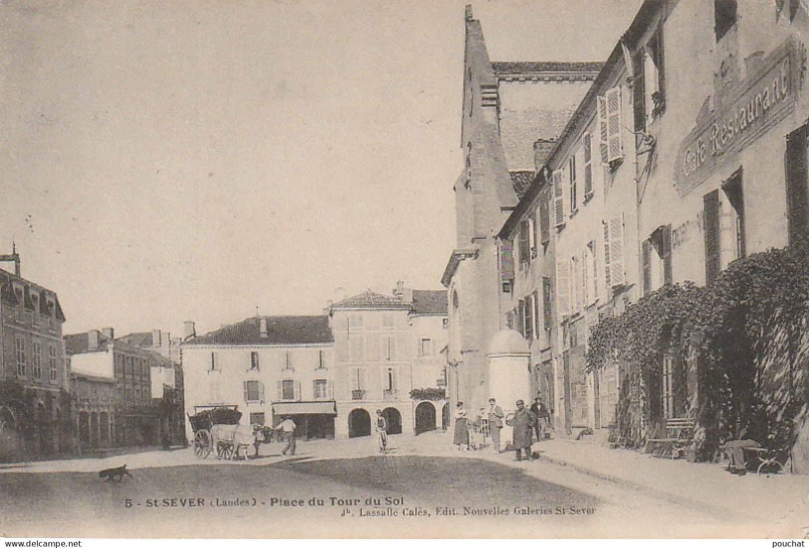 DE 18 -(40) ST SEVER - PLACE DU TOUR DU  SOL - VILLAGEOIS , CARRIOLE AVEC ATTELAGE DE BOEUFS - CAFE RESTAURANT - 2 SCANS - Saint Sever