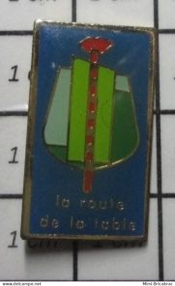 3517 Pin's Pins / Beau Et Rare / ALIMENTATION / LA ROUTE DE LA TABLE - Lebensmittel