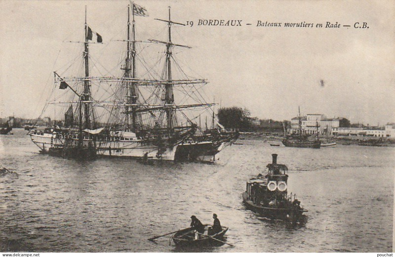 DE 3 -(33) BORDEAUX -   BATEAUX MORUTIERS EN RADE   - 2 SCANS - Visvangst