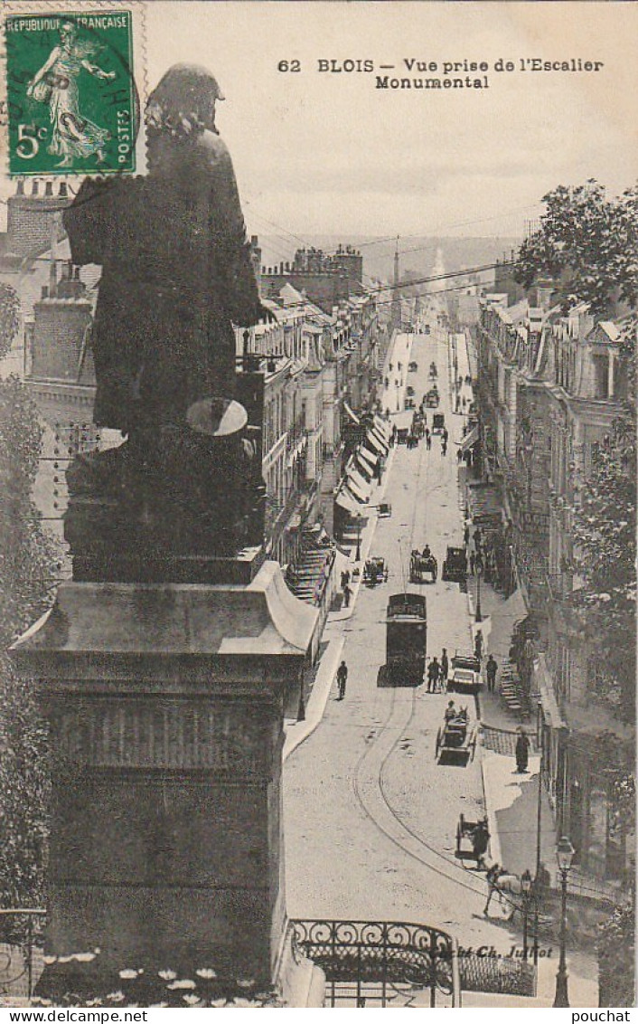 DE 25 -(41) BLOIS -  VUE PRISE DE L ' ESCALIER MONUMENTAL - ANIMATION  -  TRAMWAY , CARRIOLES ,  AUTOMOBILES  -  2 SCANS - Blois