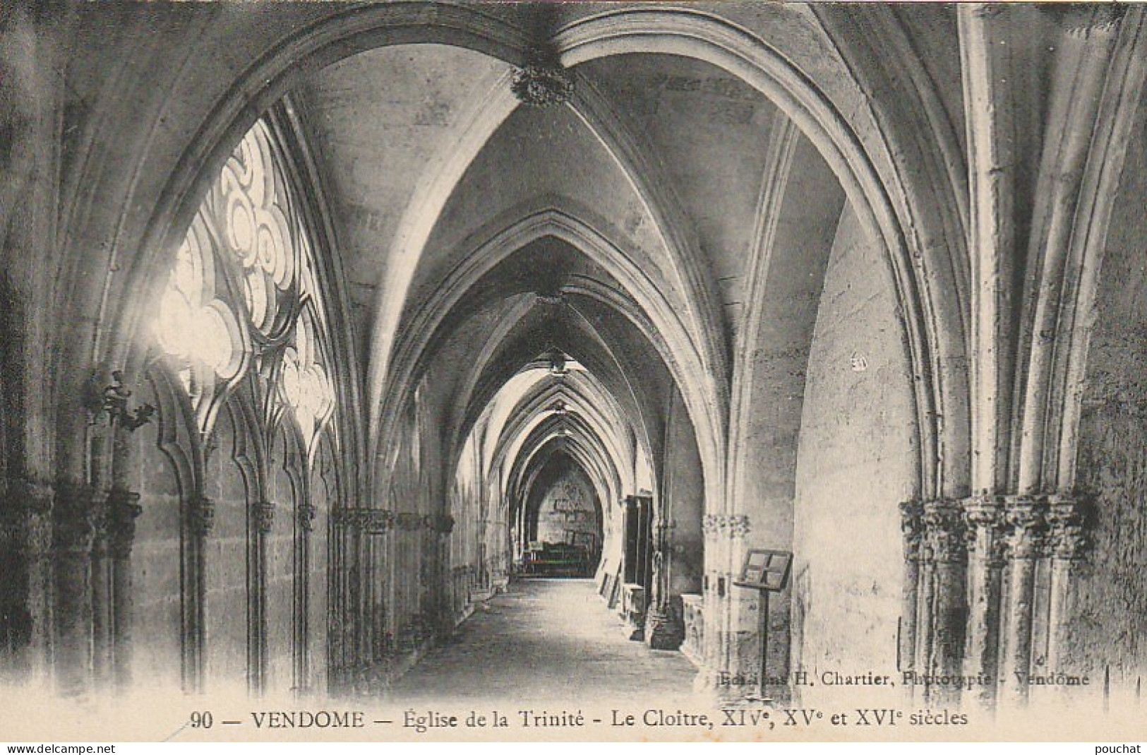 DE 26 -(41) VENDOME  -  EGLISE DE LA TRINITE -  LE CLOITRE     -  2 SCANS - Vendome