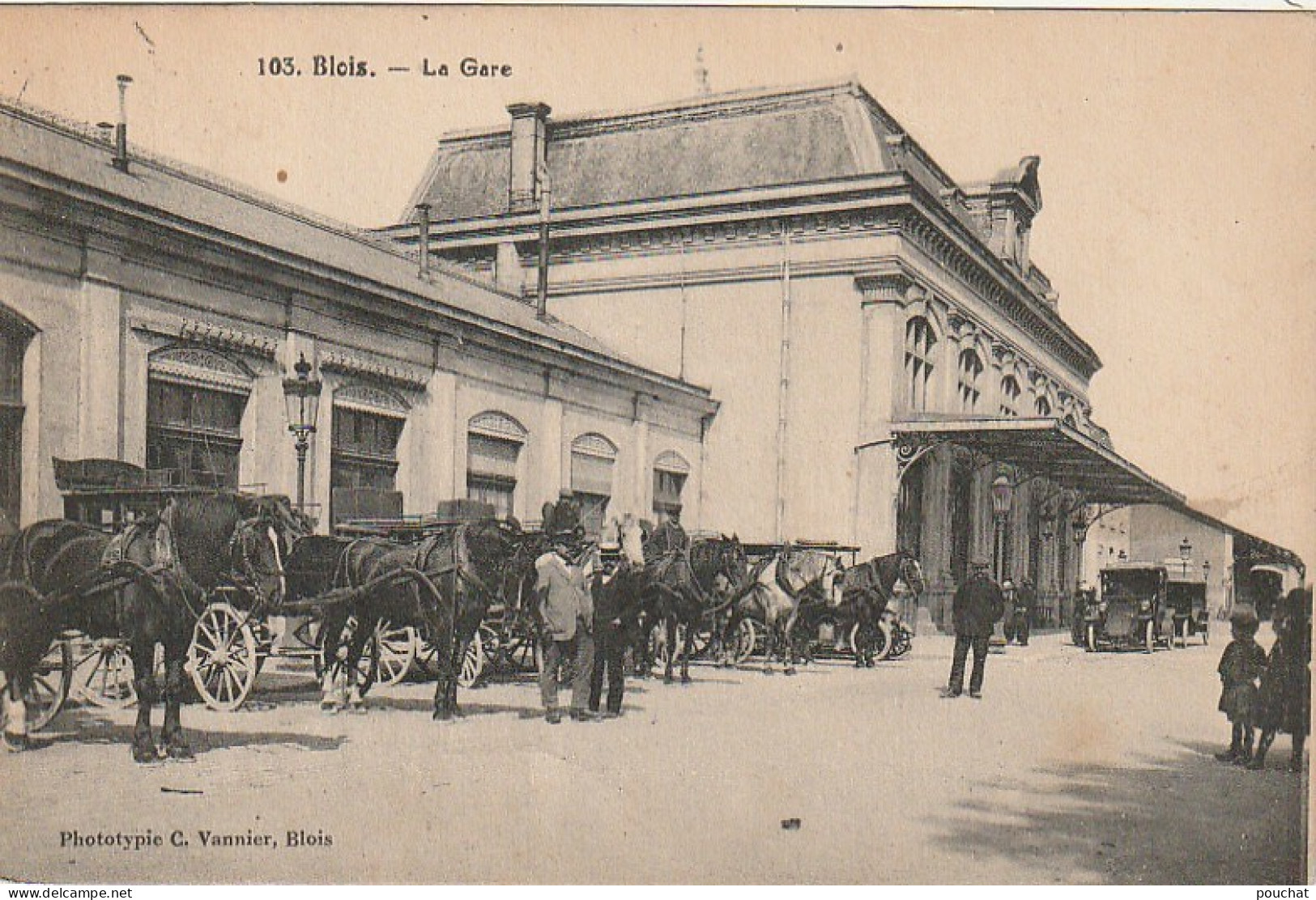 DE 26 -(41) BLOIS  - LA GARE - ANIMATION - CALECHES ET CARRIOLES A CHEVAL  - AUTOMOBILES -  2 SCANS - Blois