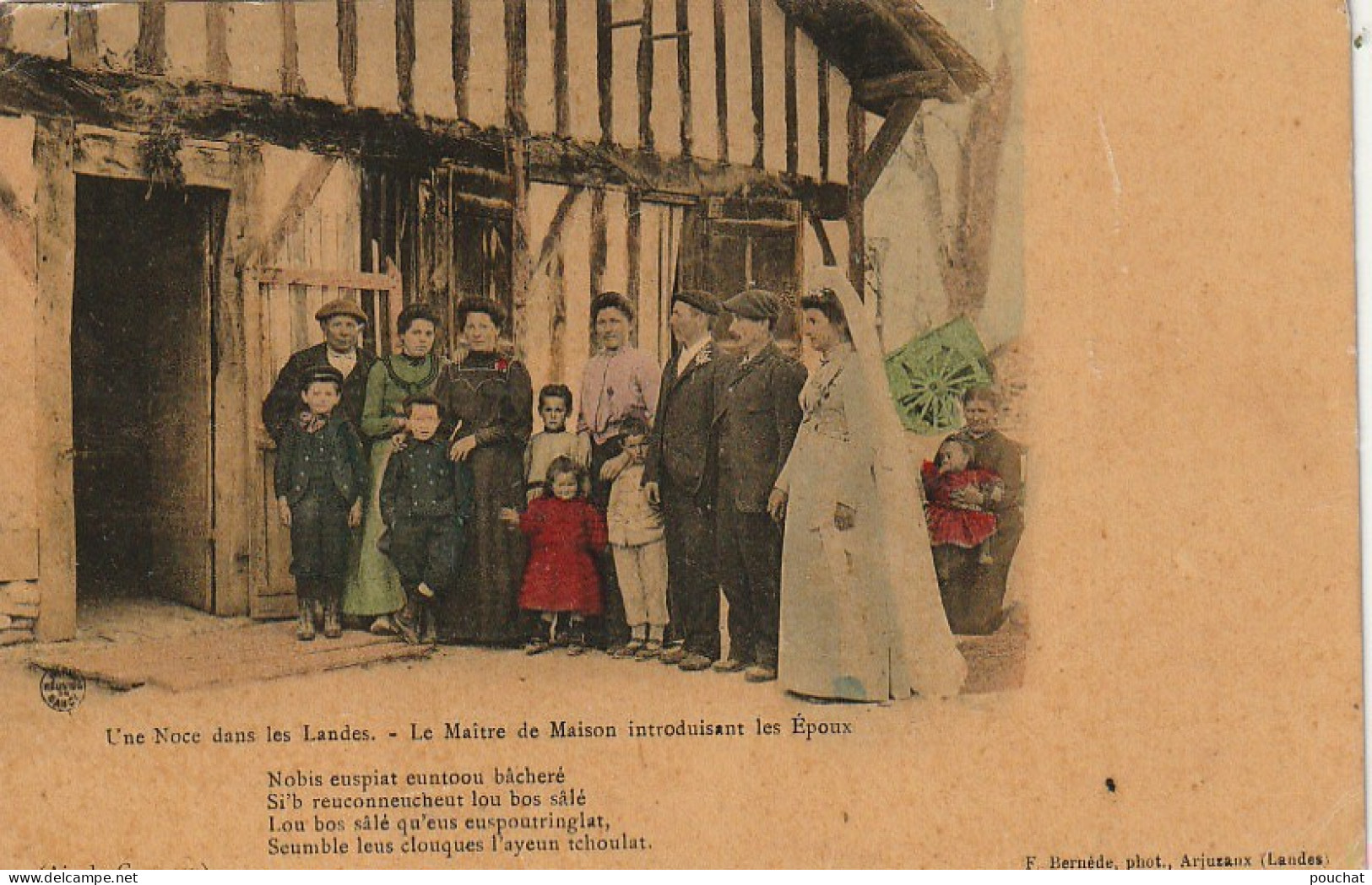 DE 23 -(40) UNE NOCE DANS LES LANDES  - LE MAITRE DE MAISON INTRODUISANT LES EPOUX - CARTE GLACEE COLORISEE  - 2 SCANS - Personnages