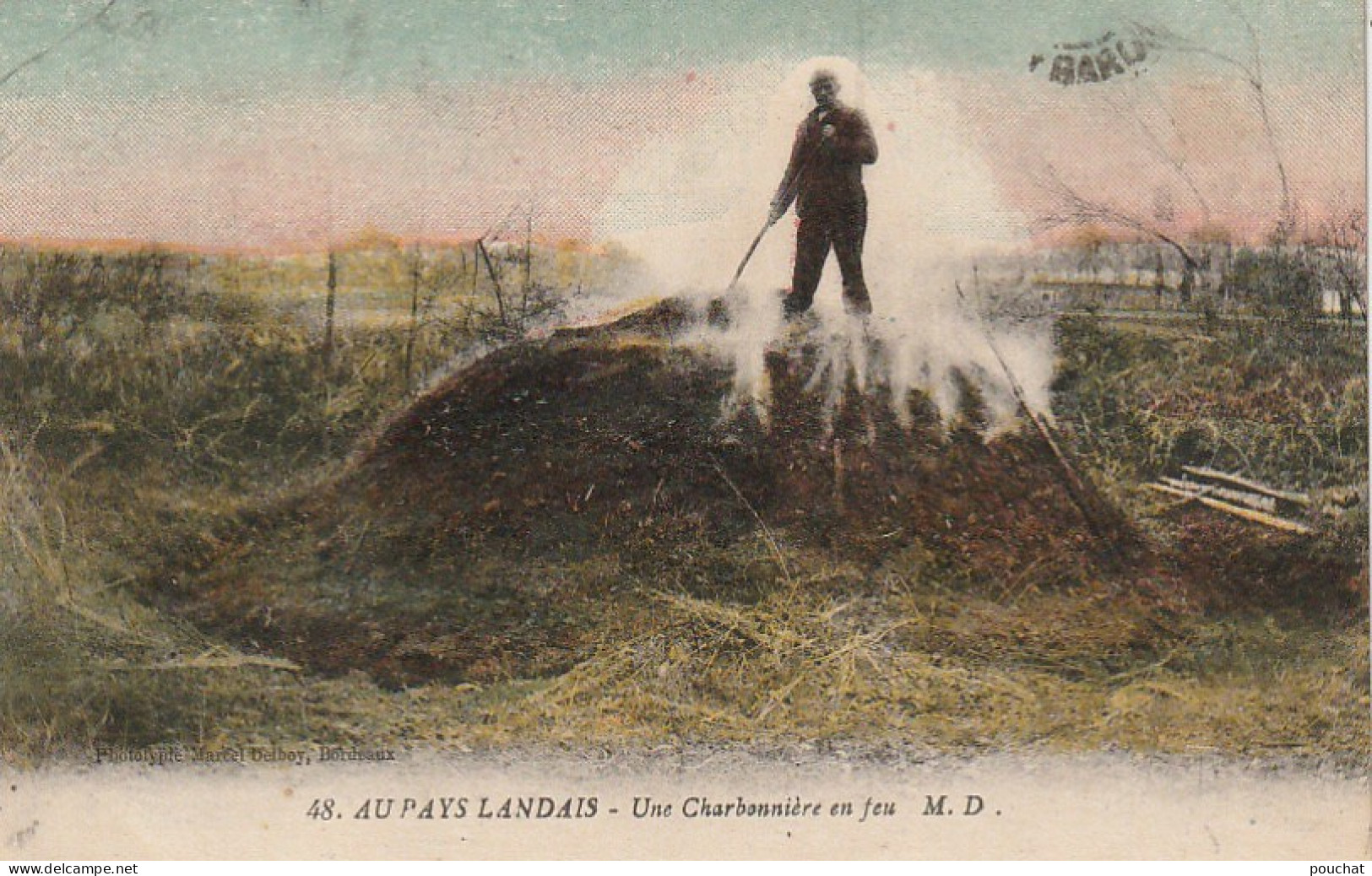 DE 22 -(40) AU PAYS LANDAIS -  UNE CHARBONNIERE EN FEU  -  CARTE COLORISEE  - 2 SCANS - Culture