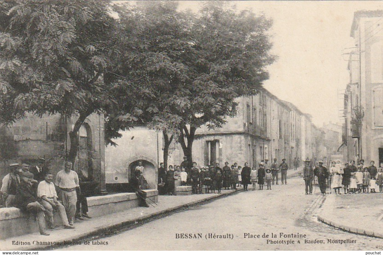 DE 5 -(34) BESSAN  -  PLACE DE LA FONTAINE  -  ANIMATION -  VILLAGEOIS  - 2 SCANS - Andere & Zonder Classificatie