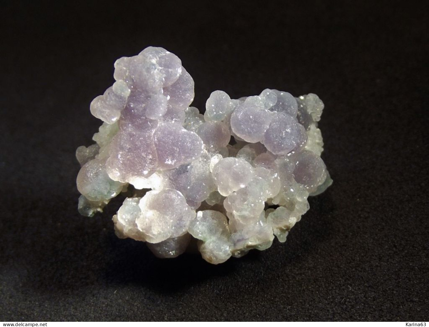 Quartz Var. Chalcedony - Grape Agate  (2 X 1.5 X 1 Cm ) Mamuju - West Sulawesi Province - Indonesia - Minerals