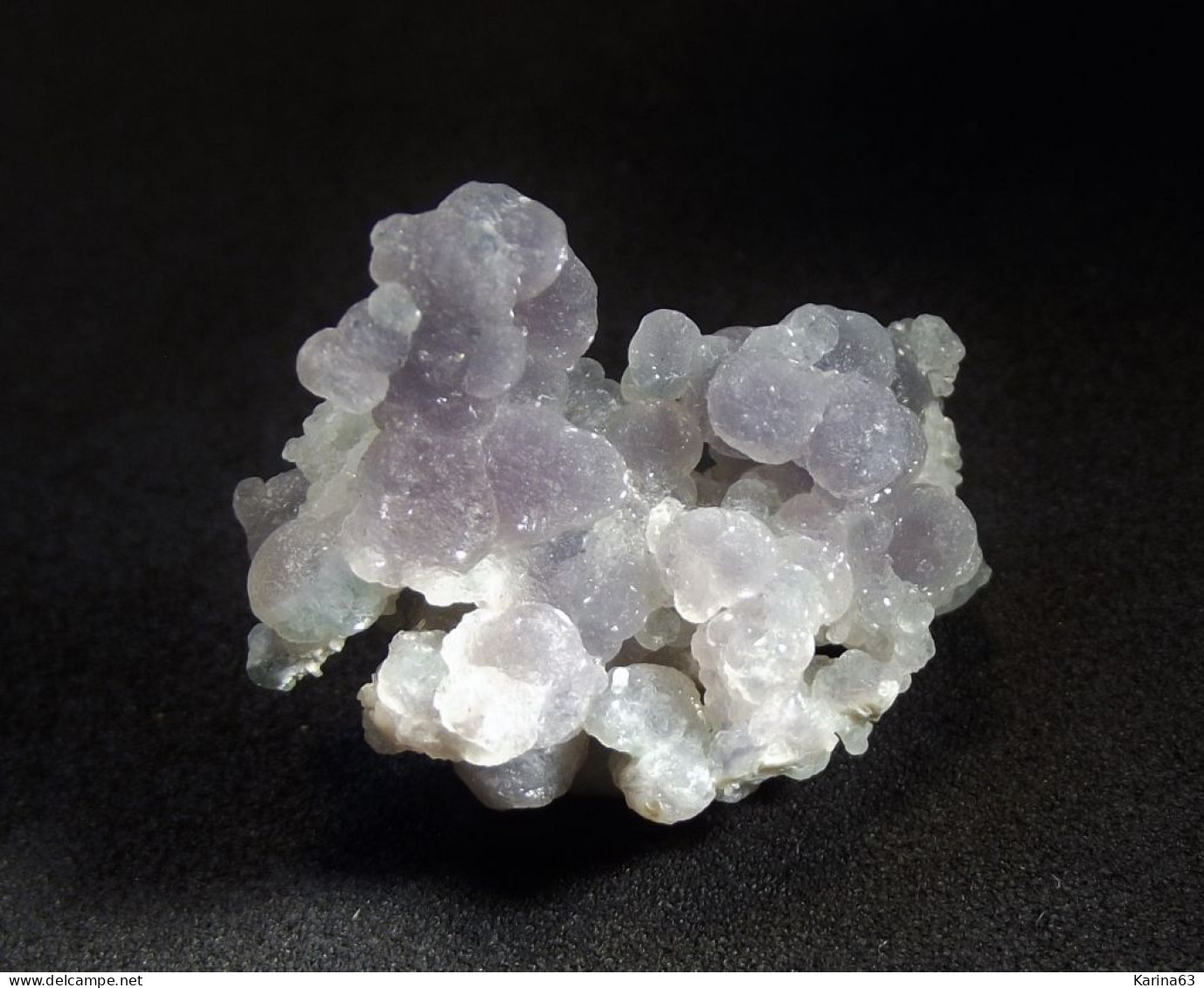 Quartz Var. Chalcedony - Grape Agate  (2 X 1.5 X 1 Cm ) Mamuju - West Sulawesi Province - Indonesia - Minerals