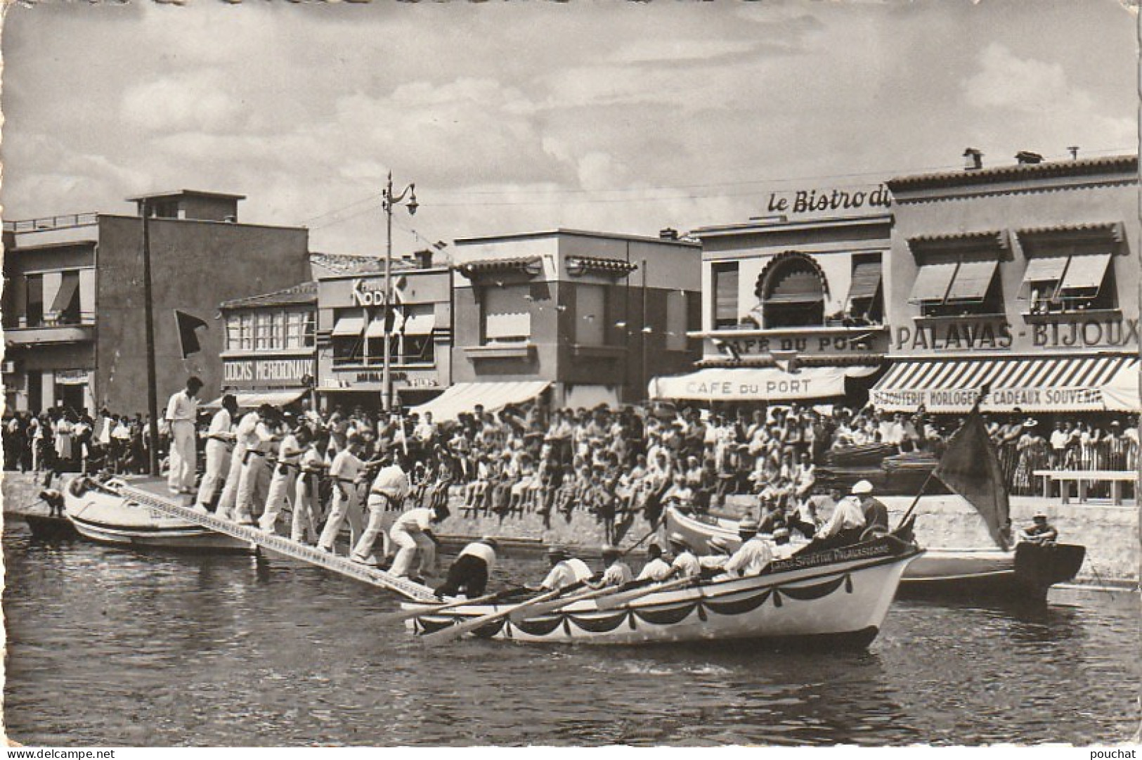 DE 6 -(34) PALAVAS LES FLOTS  -  JOUTES SUR LE CANAL  -  RAMEURS  -  COMMERCES , CAFE DU PORT    - 2 SCANS - Palavas Les Flots