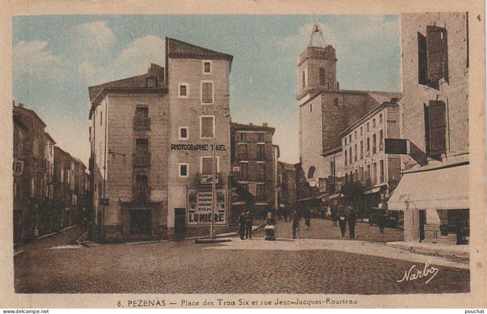 DE 7 -(34) PEZENAS  - PLACE DES TROIS SIX ET RUE JEAN JACQUES ROUSSEAU  - COMMERCES  -  CARTE COLORISEE -  2 SCANS - Pezenas