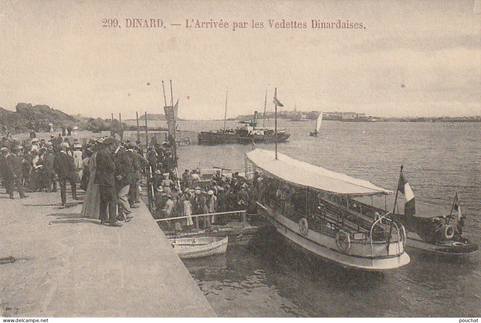 DE 8 -(35) DINARD - L ' ARRIVEE PAR LES VEDETTES DINARDAISES  -  DESCENTE DES PASSAGERS  - 2 SCANS - Dinard