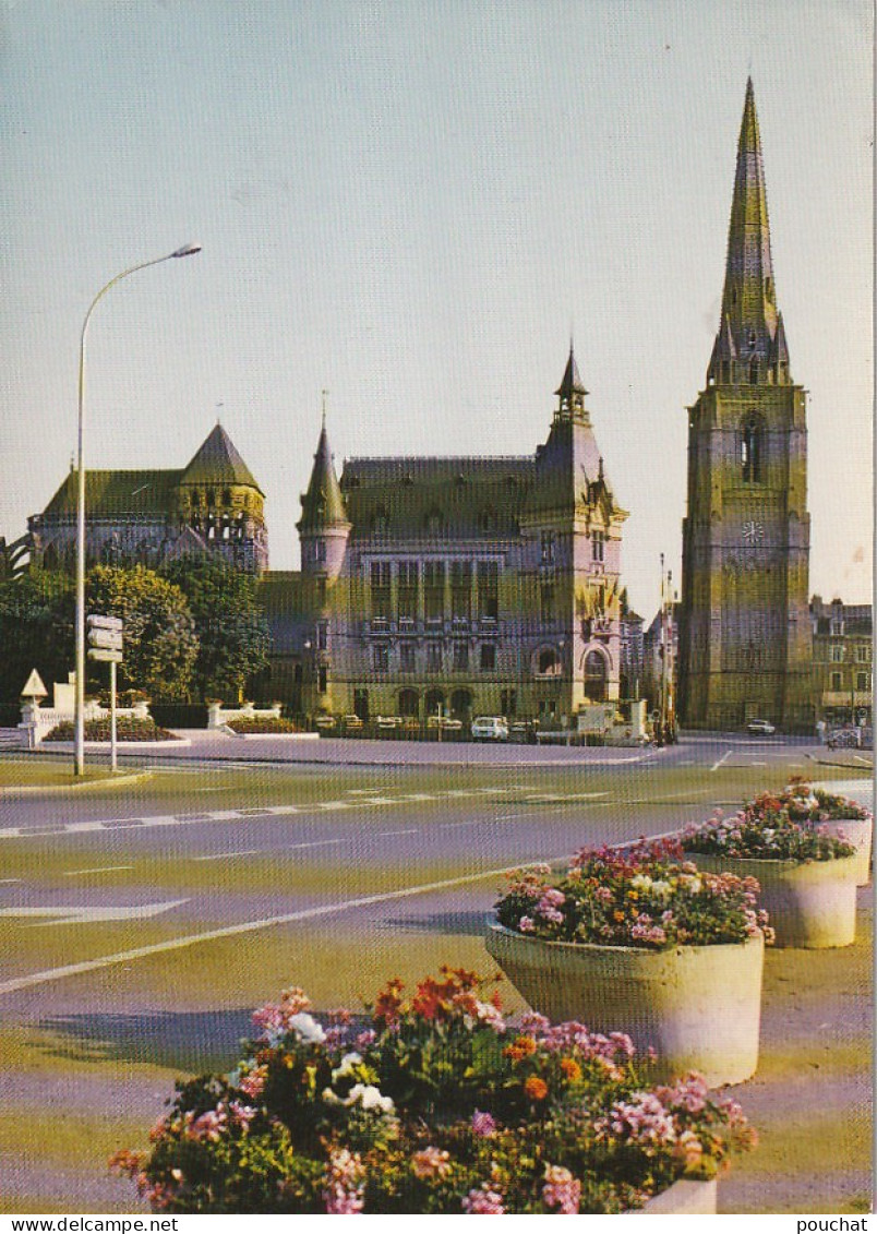 DE 8 -(35) REDON - L ' EGLISE SAINT SAUVEUR ET LA MAIRIE   - 2 SCANS - Redon