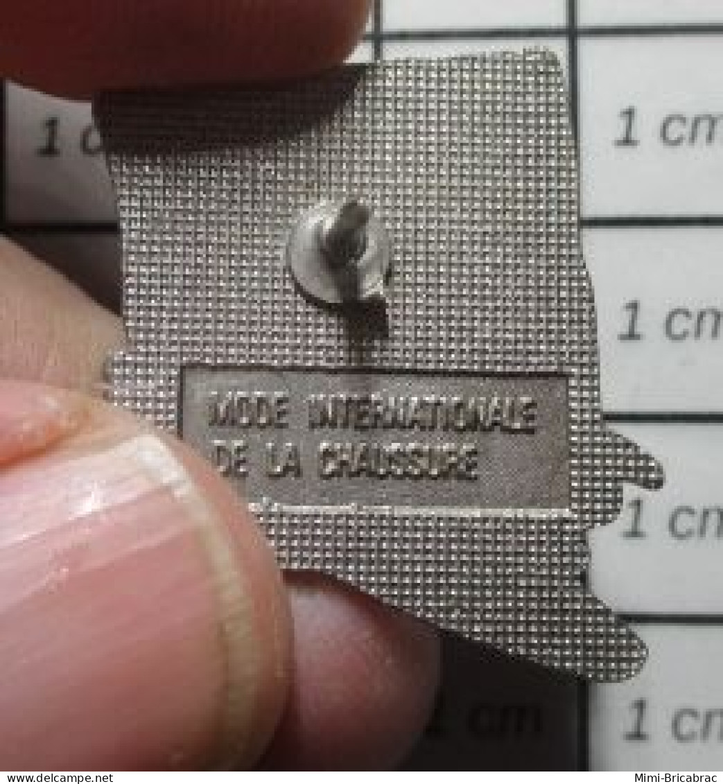 3517 Pin's Pins / Beau Et Rare : MARQUES / MIDEC PARIS MODE INTERNATIONALE DE LA CHAUSSURE - Trademarks