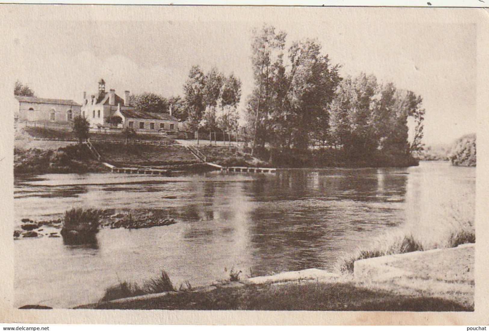 DE 13 -(37) ILE BOUCHARD  -  L ' HOTEL DE VILLE ET LA PISCINE  -  2 SCANS - L'Île-Bouchard