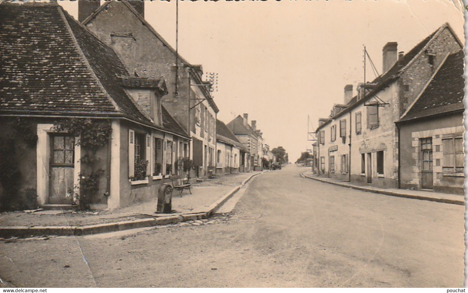 DE 13 -(37) SAINT FLOVIER  - PLACE DES BUCHETTES  -  2 SCANS - Otros & Sin Clasificación