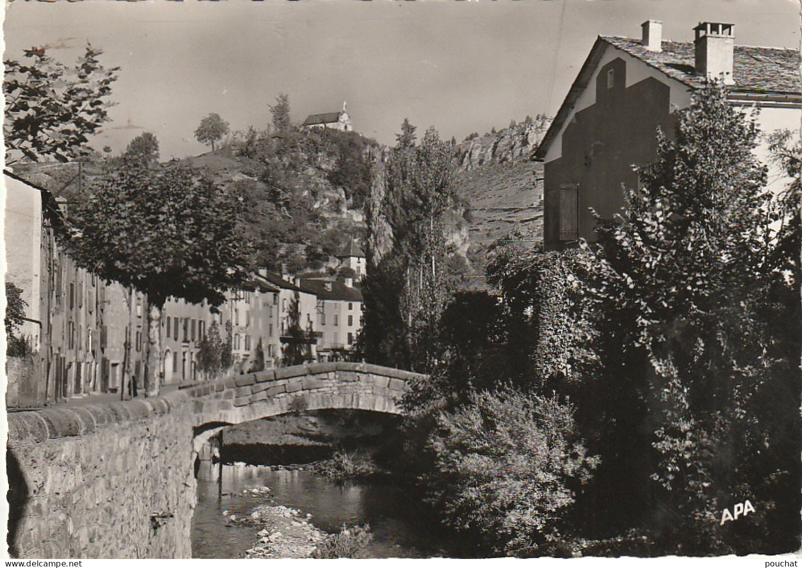 EP 16 -(48) MEYRUEIS   -  VIEUX PONT SUR LE BETUZON -  AU FOND , LE ROCHER DE LA VIERGE  -  2 SCANS - Meyrueis