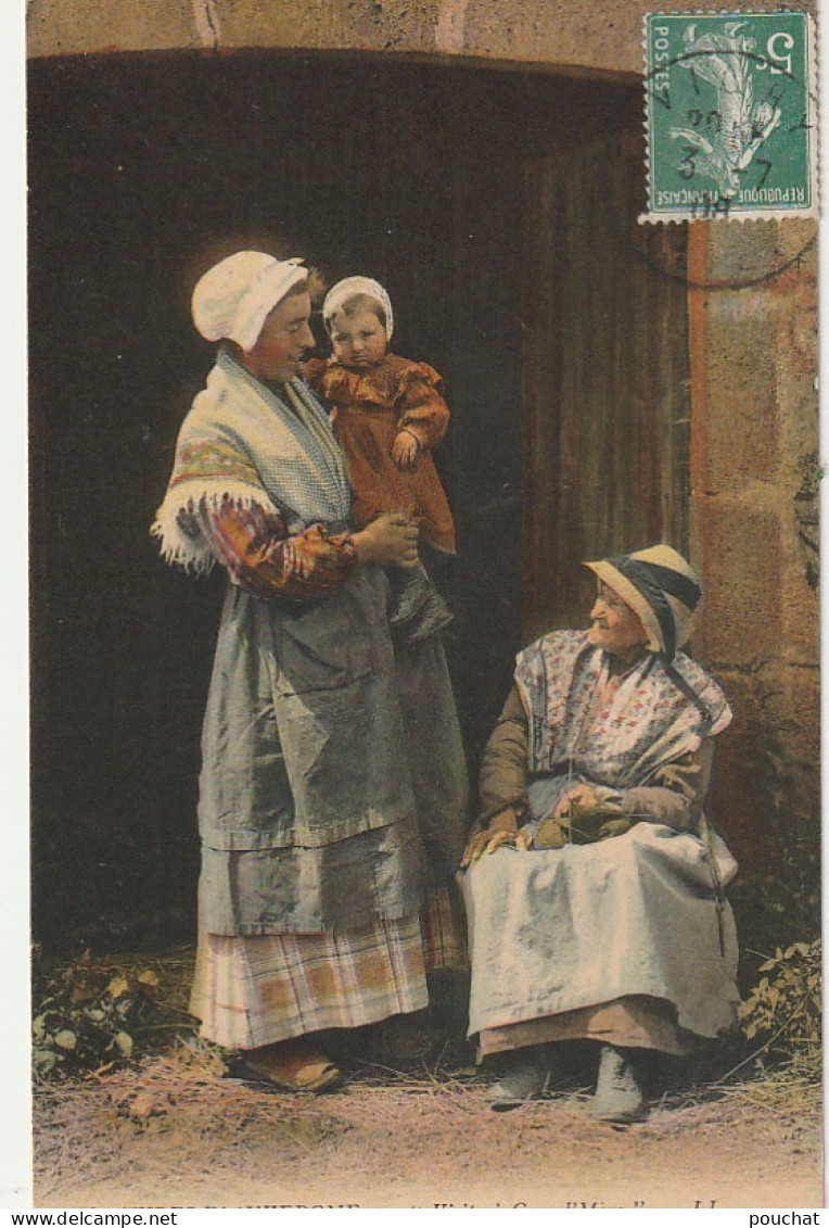 EP 5  - TYPES D' AUVERGNE  - " VISITE A GRAND MERE " - SCENE DE LA VIE QUOTIDIENNE - CARTE COLORISEE  -  2 SCANS - People