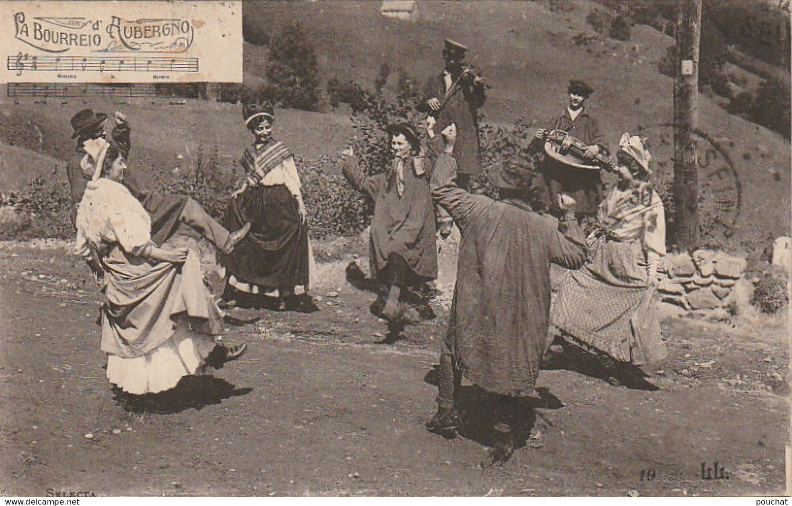 EP 5 - " LA BOURREIO D' AUBERGNO " - BOURREE D' AUVERGNE - COUPLES DE DANSEURS - JOUEUR DE  VIELLE ET VIOLON - 2 SCANS - Dances