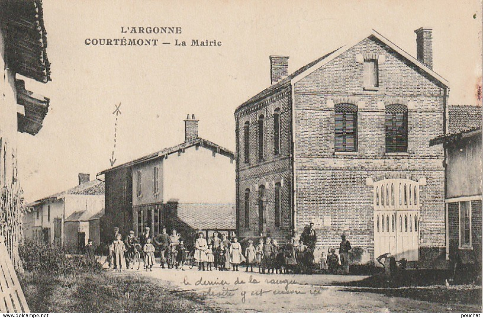 EP 24 -(51) L ' ARGONNE - COURTEMONT  -  LA MAIRIE - ANIMATION - VILLAGEOIS , ENFANTS  -  2 SCANS - Other & Unclassified