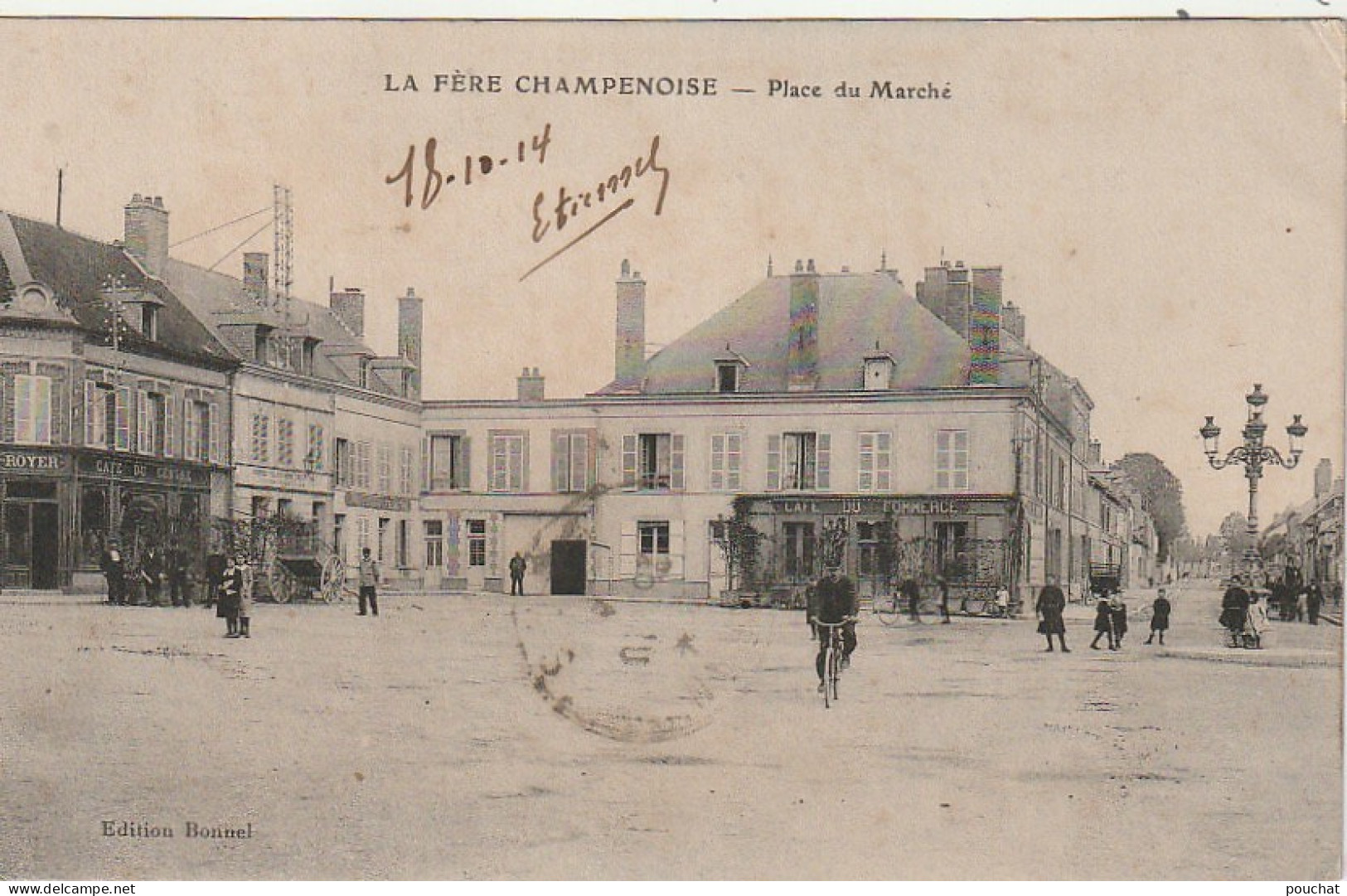 EP 24 -(51) LA FERE CHAMPENOISE  -  PLACE DU MARCHE - ANIMATION -   COMMERCES , CAFES  - 2 SCANS - Fère-Champenoise