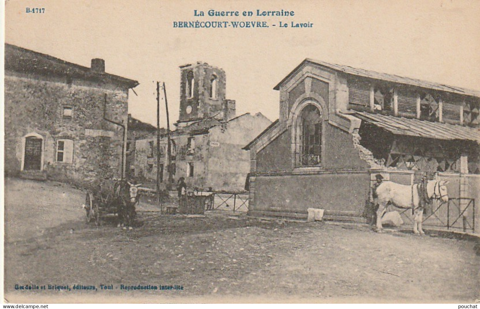 FI 3 -(54) LA GUERRE EN LORRAINE  - BERNECOURT WOEVRE -  LE LAVOIR -  CARRIOLE AVEC  ANE , CHEVAL - CHEVAL -  2 SCANS - Autres & Non Classés