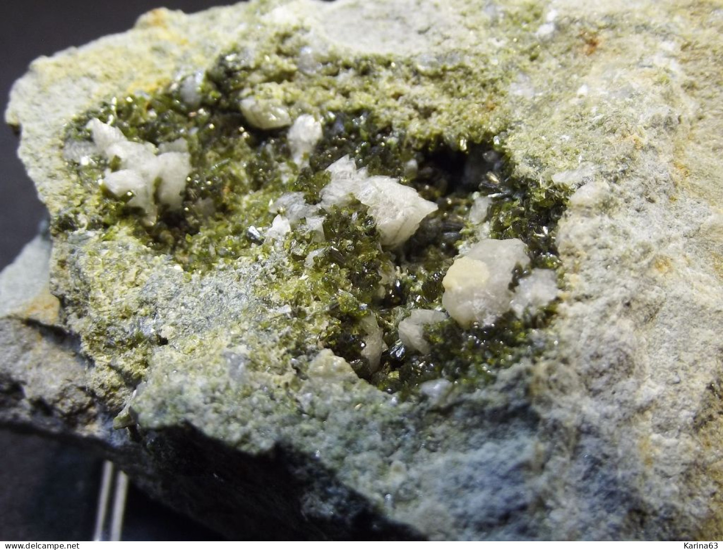 Epidote With Gypsum And Calcite ( 6 X 4 X 2 Cm.) - Senhora Da Luz  Quarry - Obidos - Leiria District - Portugal - Minéraux