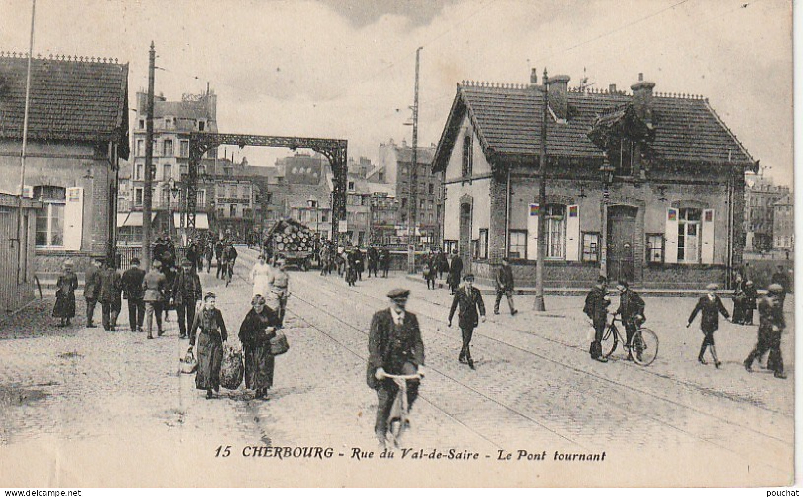 EP 22 -(50) CHERBOURG  -  RUE DU VAL DE SAIRE  -  LE PONT TOURNANT  - ANIMATION - 2 SCANS - Cherbourg