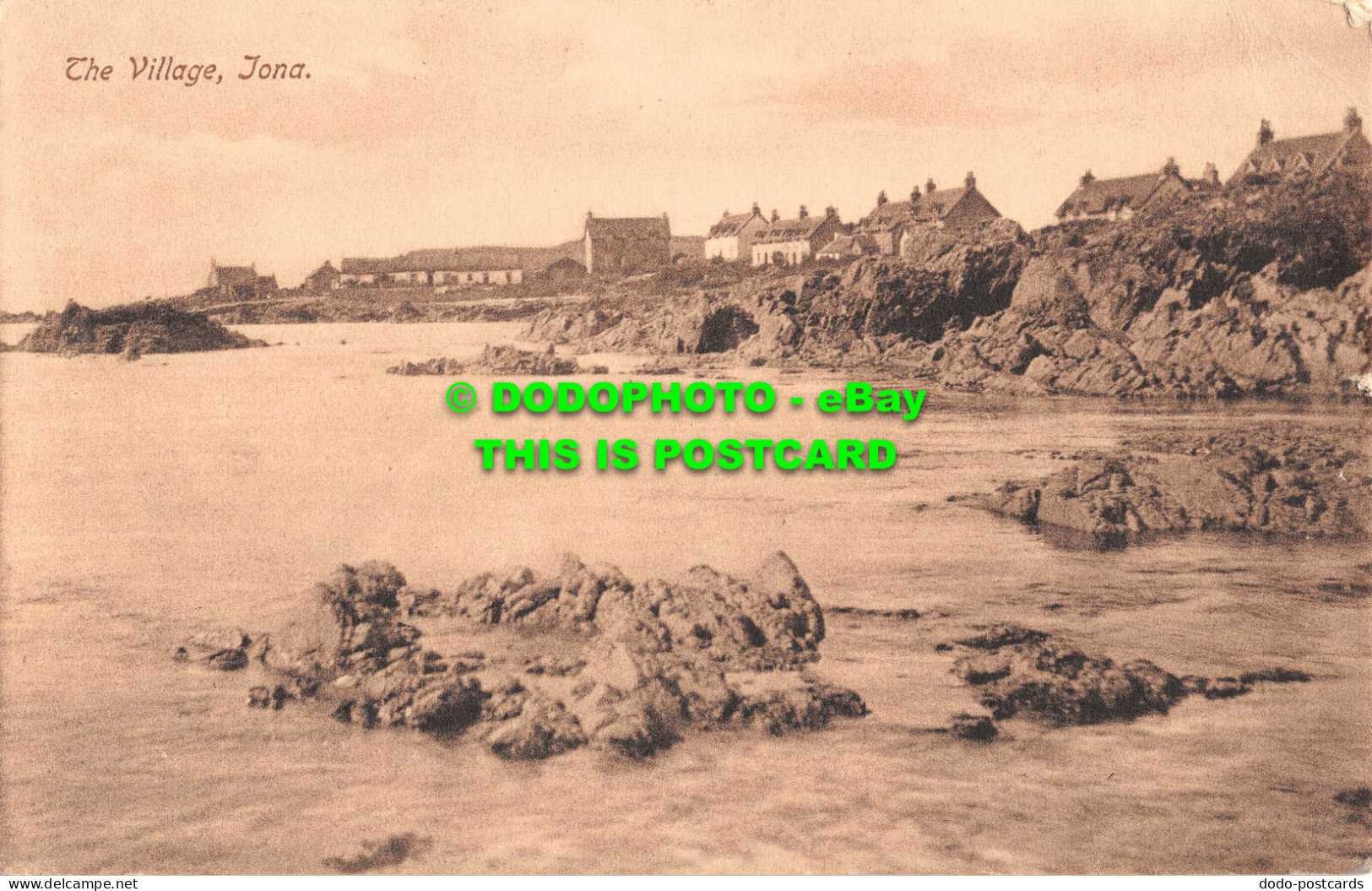 R539845 Village. Iona. The Iona Press Series. 484 22 - World