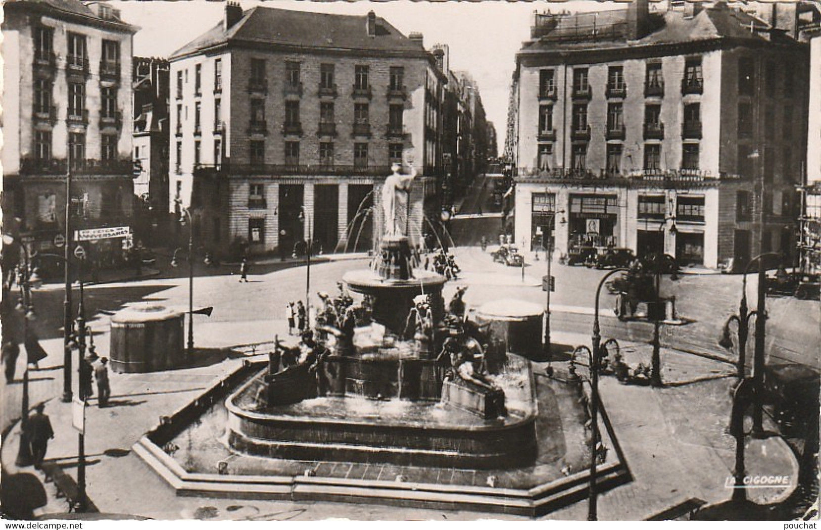 EP 7 -(44) NANTES -  LA PLACE ROYALE - LA FONTAINE ET LA RUE CREBILLON - ANIMATION - COMMERCES -  2 SCANS - Nantes